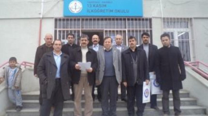 Eğitim-bir-sen "kılık Kıyafet Y&ouml;netmeliği"ni Protesto Etti