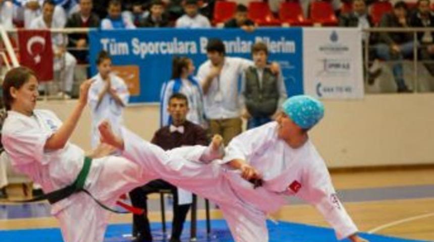 Hayrunnisa Duman karetede d&uuml;nya birincisi