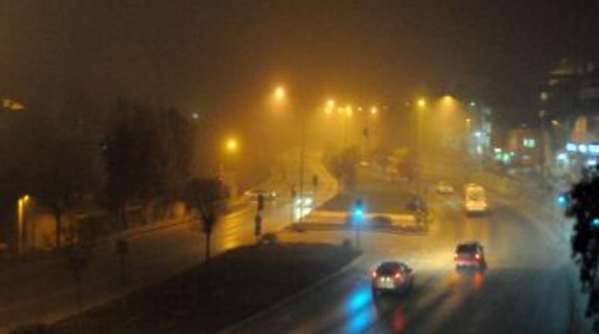 İzmir Gece Yoğun Sis Ve Kirli Havanın Etkisinde Kaldı