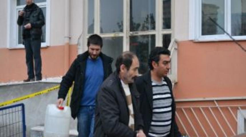 &Ccedil;aldığı Mazotu Aracına Y&uuml;klerken Kıskıvrak Yakalandı