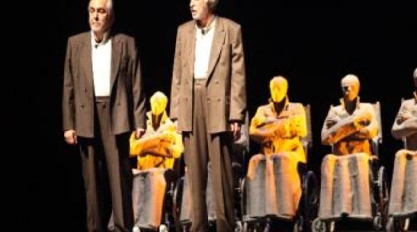 Rutkay Aziz Ve Taner Barlas &Ccedil;orlulu Tiyatro Severlerle Buluşacak