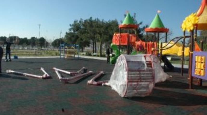 Cumhuriyet Parkına Yeni Oyun Grupları