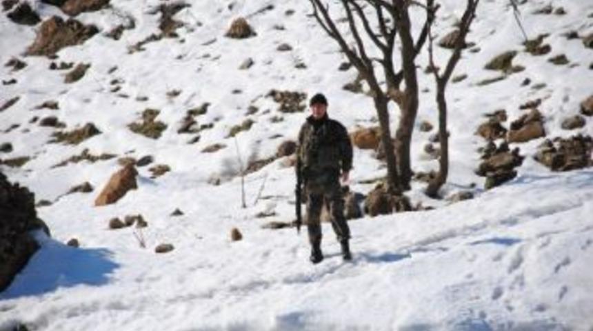 Şemdinli Kaymakamı Erdem'den Nehri'ye T&uuml;rbe Ziyareti