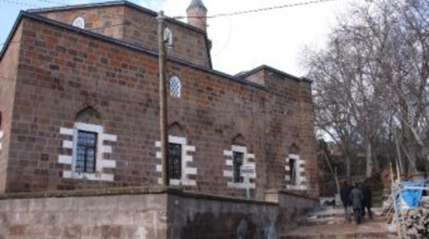 447 Yılık Camide Restorasyon