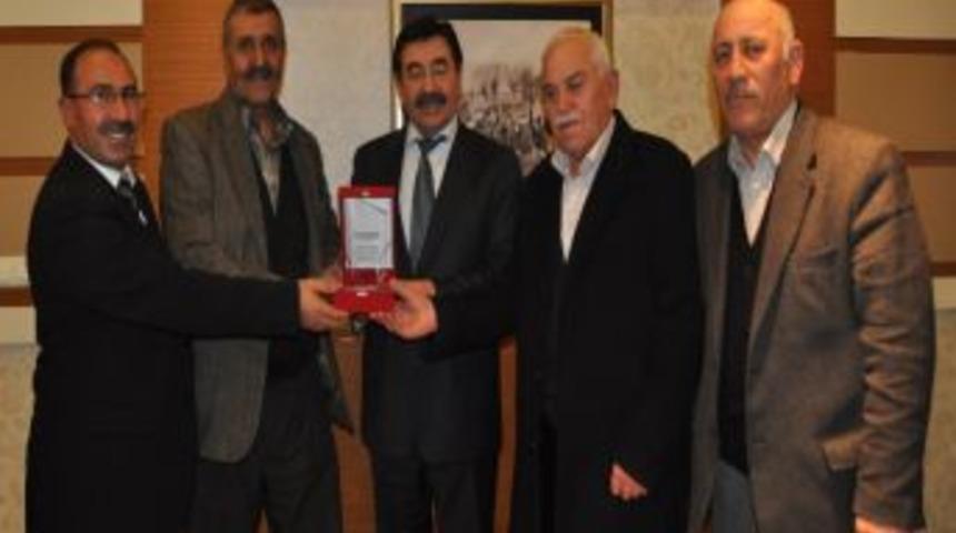 Başkan Odabaşı&rsquo;na Teşekk&uuml;r Plaketi