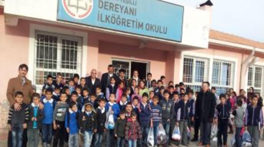 Yeşilli'de Yoksul &Ouml;ğrecilere Giyim Yardımı