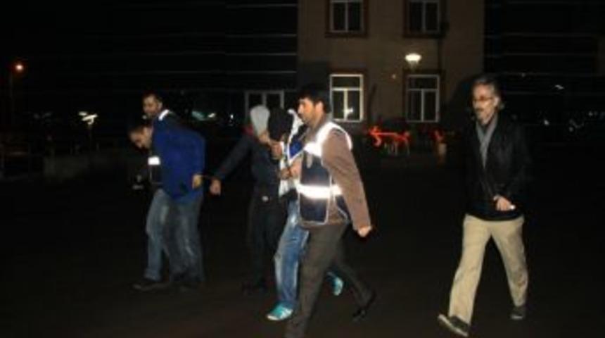 Taksi Durağının Televizyonunu Çalan 3 Kişi Tutuklandı