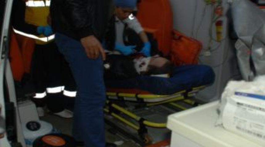 Arkadaş Tartışması Bı&ccedil;aklı Kavgaya D&ouml;n&uuml;şt&uuml;