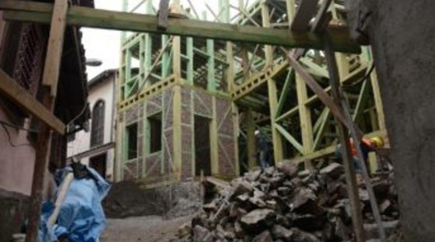 Ankara Kalesi&rsquo;nde Bursa Evi Y&uuml;kseliyor