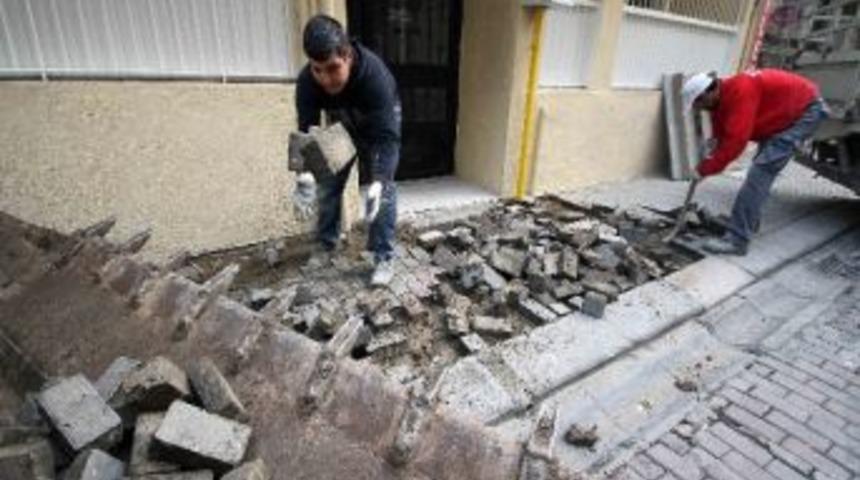 Karşıyaka&rdquo;da Sokaklar Yenileniyor