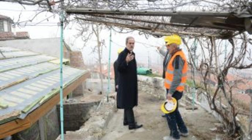 Ankara Kalesi'nde Bursa Evi Y&uuml;kseliyor