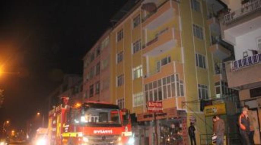 Mahallede &Ccedil;ıkan Yangın Vatandaşları Korkuttu