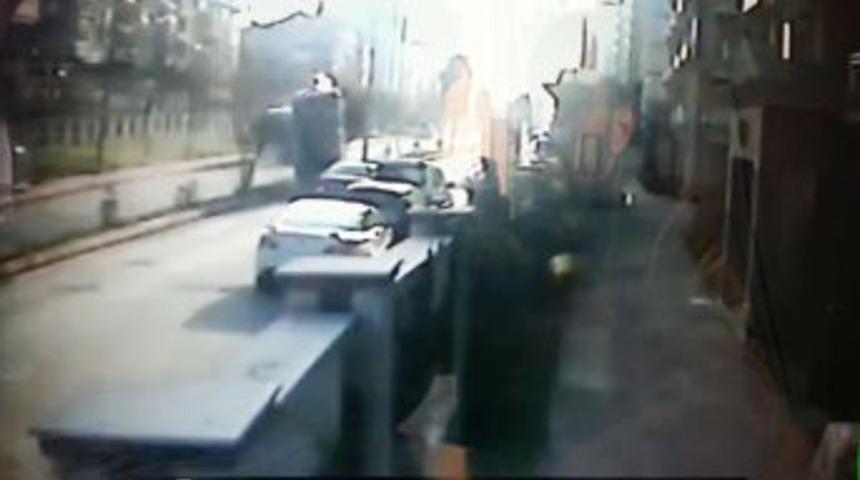 Kaza Anı G&uuml;venlik Kamerasında