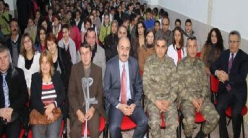 Başarılı &Ouml;ğrenciler &Ouml;d&uuml;llendirildi