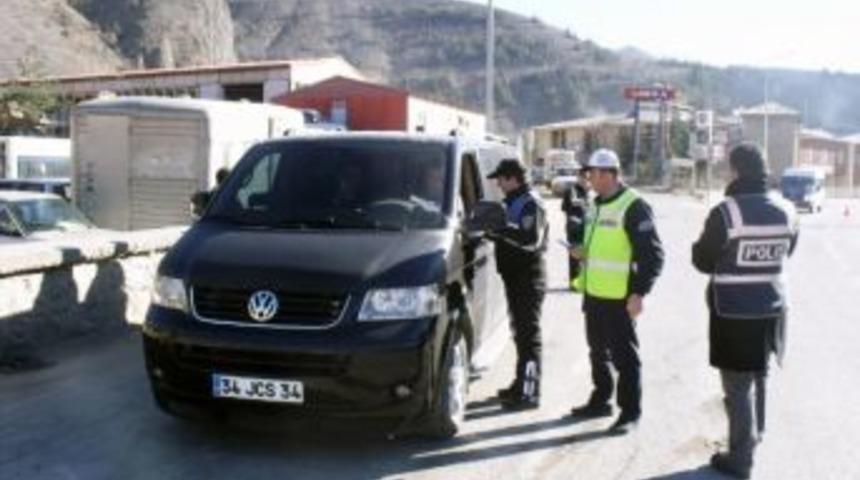 G&uuml;m&uuml;şhane&rsquo;de S&uuml;r&uuml;c&uuml;lere Kar Lastiği Bilgilendirmesi