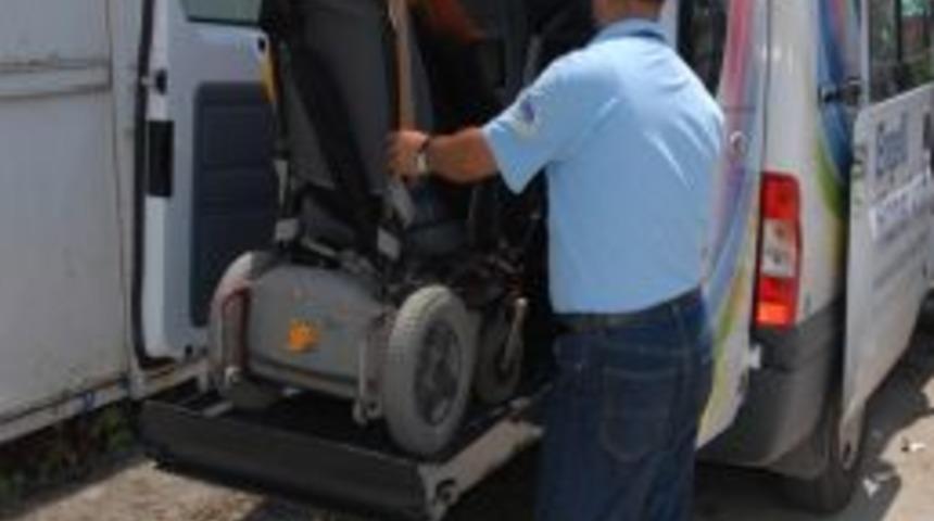 Engellileri Akraba Ziyaretine Belediye G&ouml;t&uuml;r&uuml;yor