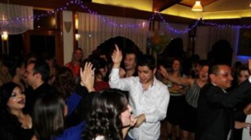 &Ouml;zel Hastane &Ccedil;alışanlarından 10. Yıl Kutlaması