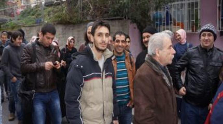 A&ccedil;ık &Ouml;ğretimde 'kimlik' Kuyruğu