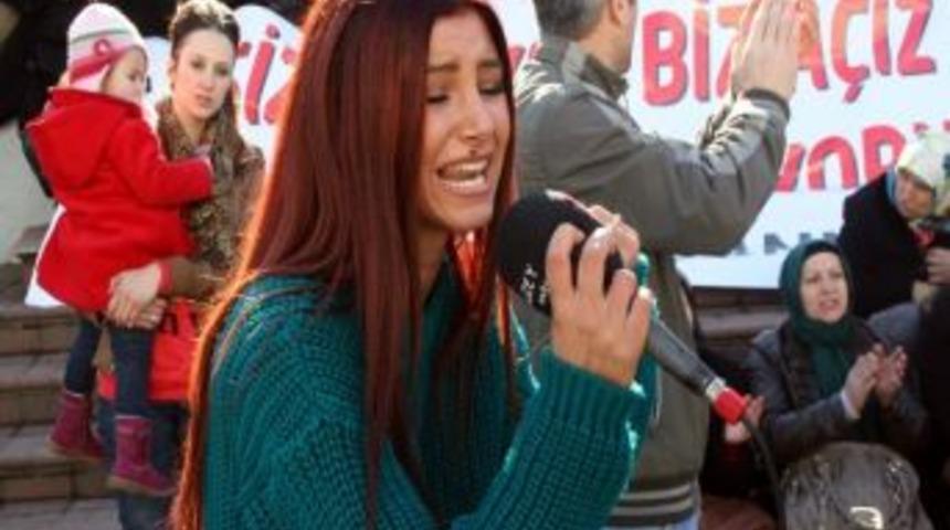 Kt&uuml; Farabi Hastanesi'nde İşten &Ccedil;ıkarılan İş&ccedil;ilerin Eylemlerine Devam Ediyor