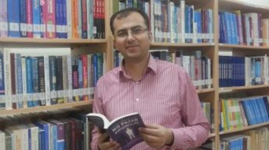 &Ccedil;akırer, 'niş Pazar Girişimciliği' İsimli Kitabını Tanıttı