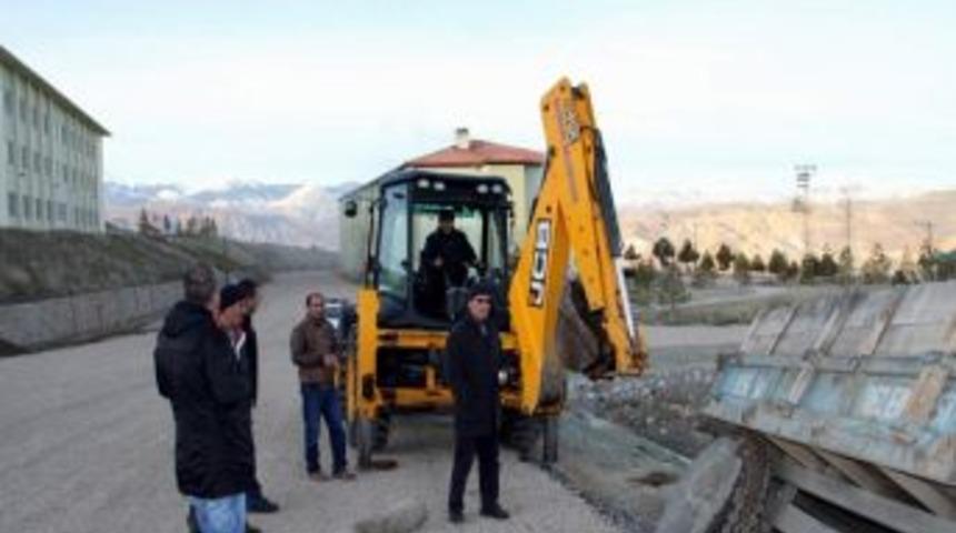 Suşehri Meslek Y&uuml;ksek Okul Yolu Işıklandırılıyor