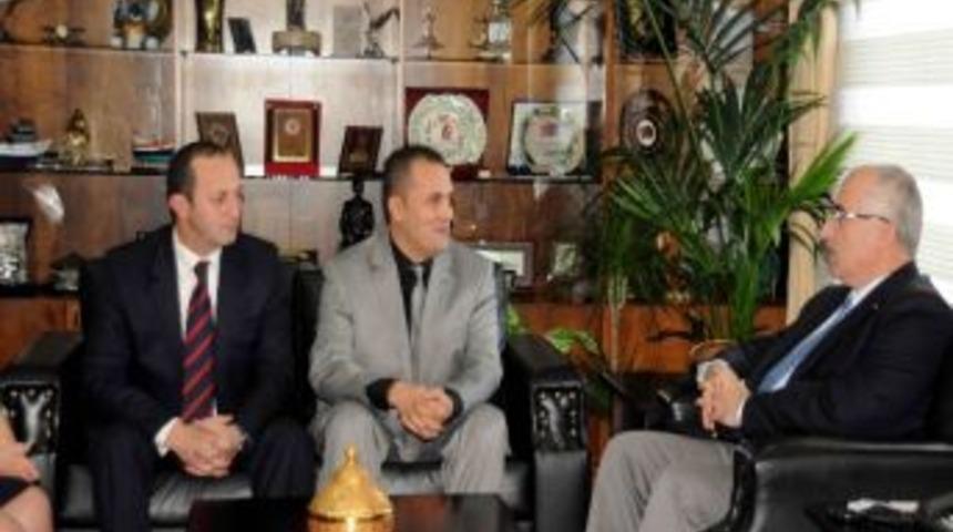 Aktif Gazeteciler Derneği &Uuml;yeleri Vali Tuna'yı Ziyaret Etti