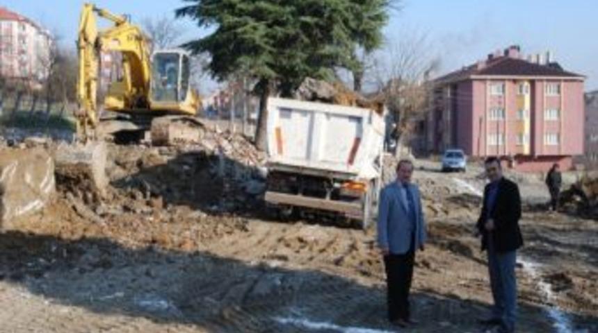 Yeni Yapılacak Okulda Kazı &Ccedil;alışmaları Başladı