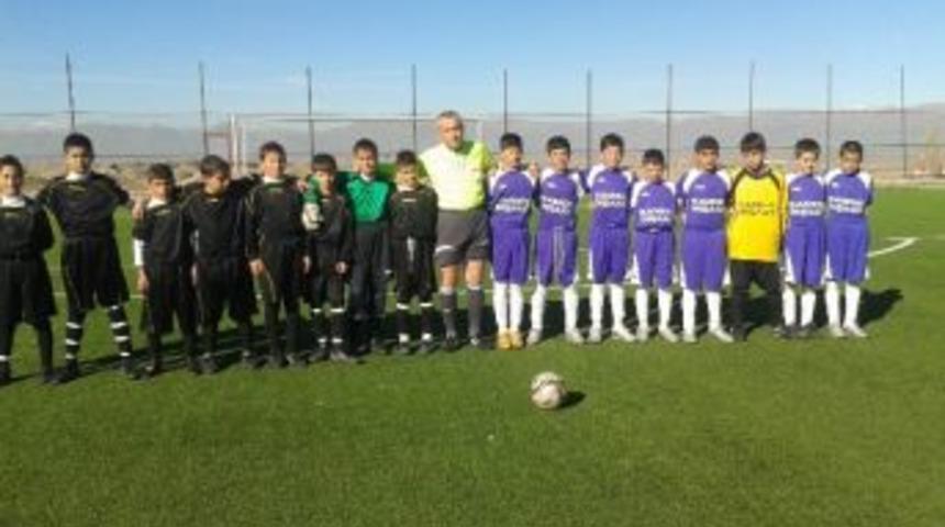 Futbolda İl Birincileri Şampiyonluk Kupasını Aldı