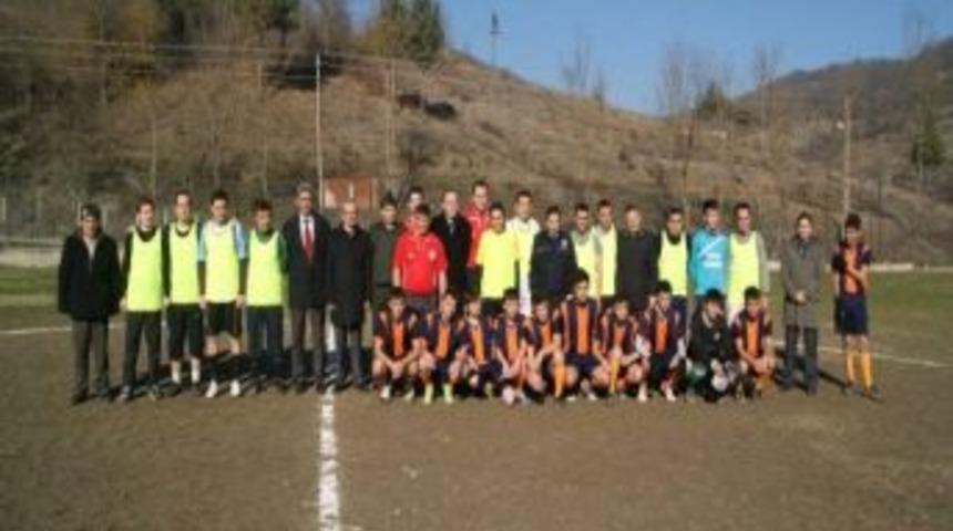 Obeziteye Dikkat &Ccedil;ekmek İ&ccedil;in Futbol Ma&ccedil;ı D&uuml;zenlendi