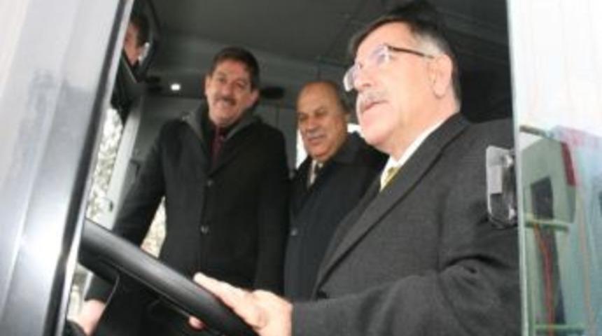 D&uuml;zce İl &Ouml;zel İdaresi Ara&ccedil; Parkını Genişletti