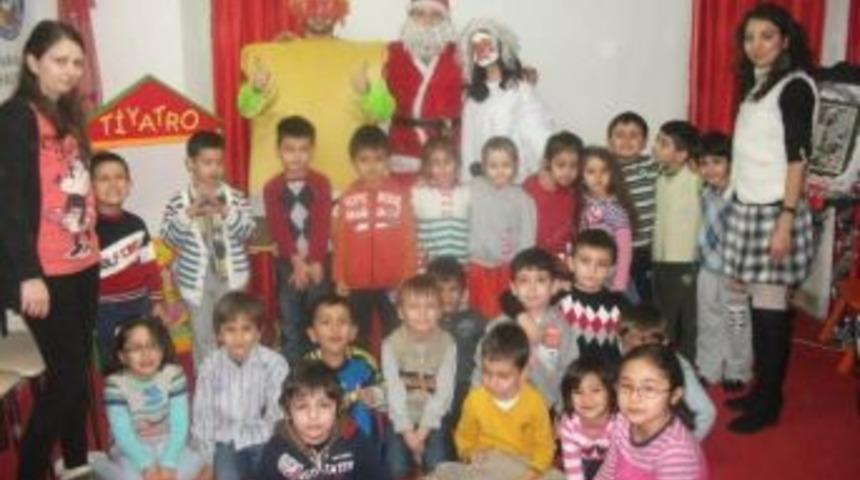 Miniklerden Yeni Yıl Kutlaması