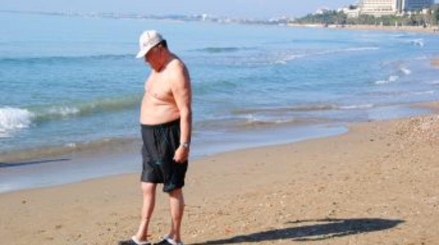 G&uuml;neşi G&ouml;ren Turistler, Denize Girdi