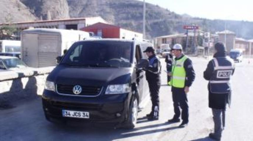Polis, Sürücüleri Kış Lastiği Konusunda Bilgilendirdi