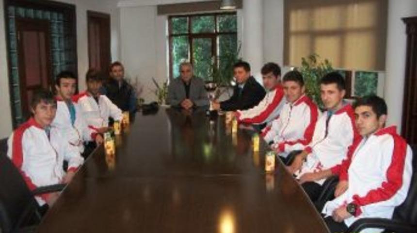 Şampiyonlar Kupayı Başkan Coşkun’a Götürdü