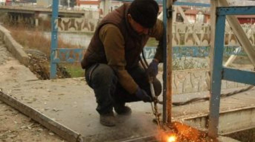 Tarihi Köprü Görüntü Kirliliğinden Kurtuluyor