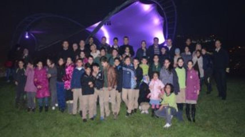 İngilizcelerini Geliştirmek I&ccedil;in 'dilek Feneri'ni G&ouml;ky&uuml;z&uuml;ne Saldılar