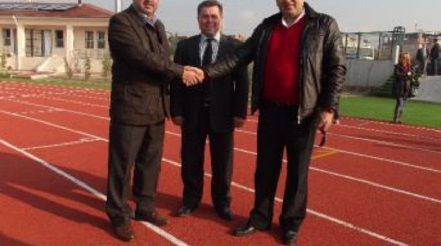 Kardeşk&ouml;y Atletizm Pistinde Antrenmanlar Başladı