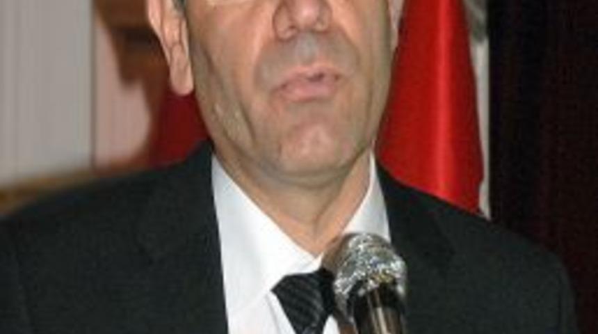 Bardakcı: Fareler Ve İnsanlar Romanının Terc&uuml;melerini Bir Veli Şikayet Etti