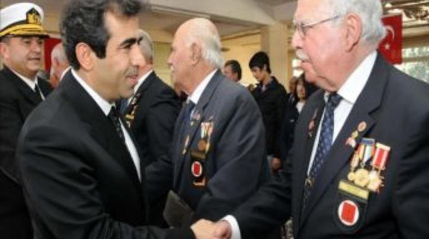 Vali G&uuml;zeloğlu Gazilerle Bir Araya Geldi