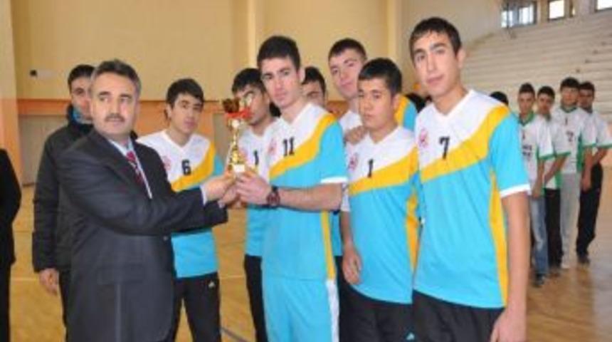 Voleybolda Şampiyon M&uuml;krimin Halil Lisesi