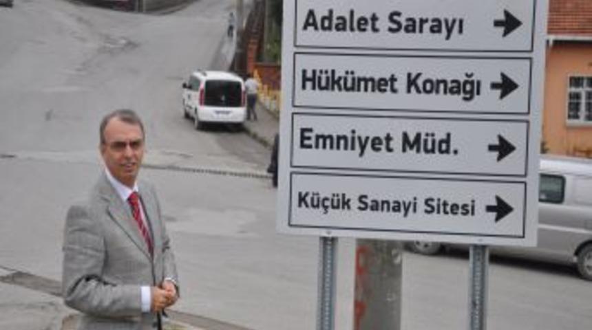 Alaplı&rsquo;da Y&ouml;n Levhaları Asıldı