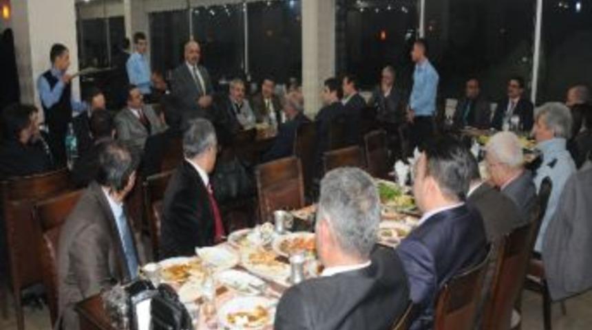 B&uuml; Teknoloji Fak&uuml;ltesi Dekan Yardımcısı Topal'a Veda Yemeği