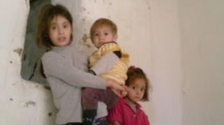 Kahta'da 5 Kişilik Aile, Yağmurda &Ccedil;&ouml;ken Evleri I&ccedil;in Yardım Istiyor