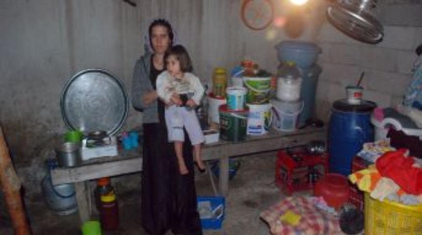 Ahırdan D&ouml;nme Baraka Evde Yaşayan Aileye Kaymakamlık Sahip &Ccedil;ıktı.