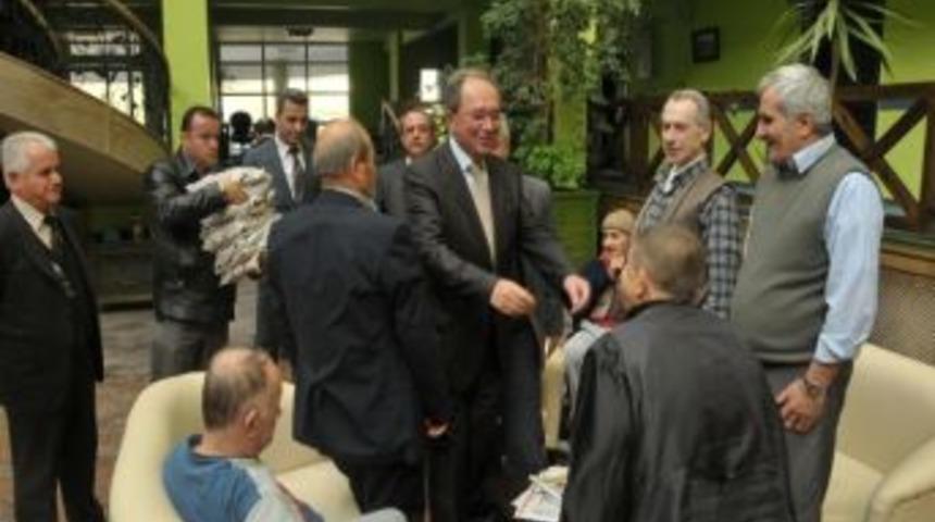 Burma&rsquo;dan Huzurevi Sakinlerine Ziyaret