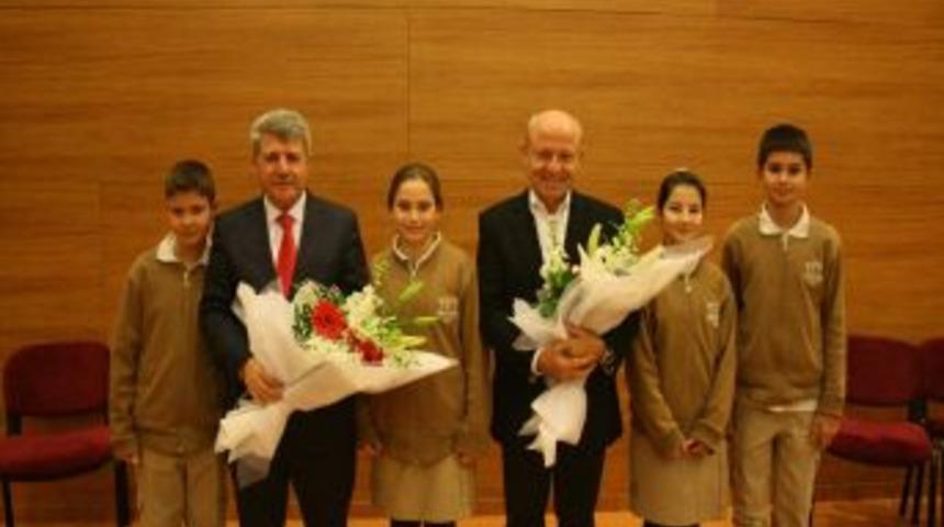 Yaptırdığı Okulda Ayakta Alkışlandı