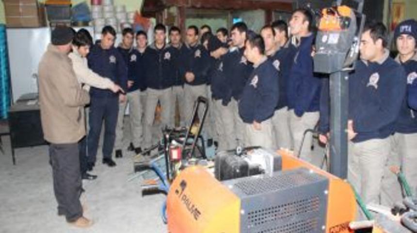 Afgan &Ouml;ğrencilere Lojistik Eğitim Desteği