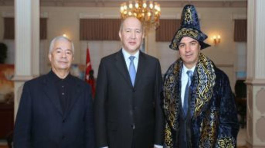 Kazakistan Kızılorda Valisi Bayanovi&ccedil;'ten Ey&uuml;p Sultan&rsquo;a Ziyaret