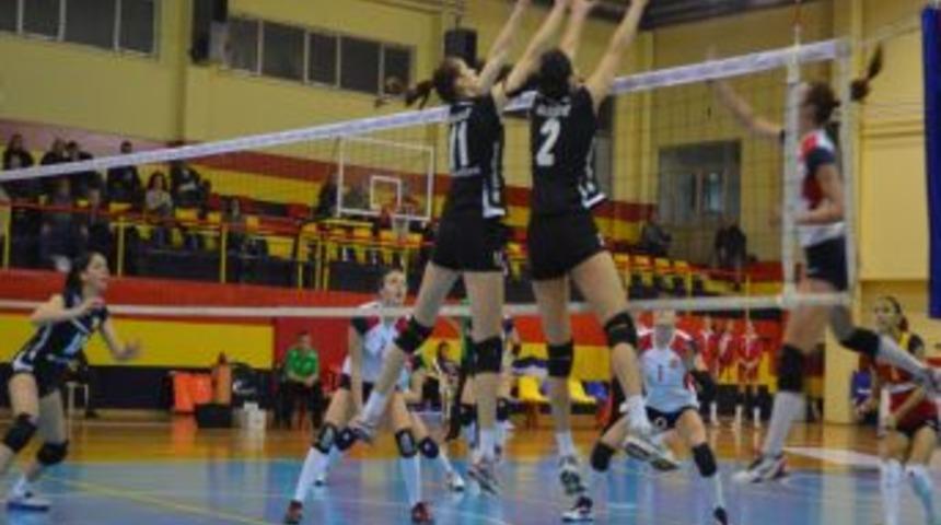Yeşilyurt&rsquo;u 3-0 Yenen VakıfBank Kupada Yarı Finalde