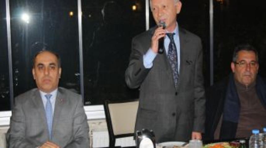 Beşikd&uuml;z&uuml; OSB&rsquo;deki Sanayici Ve Iş Adamları Yemekte Bir Araya Geldi